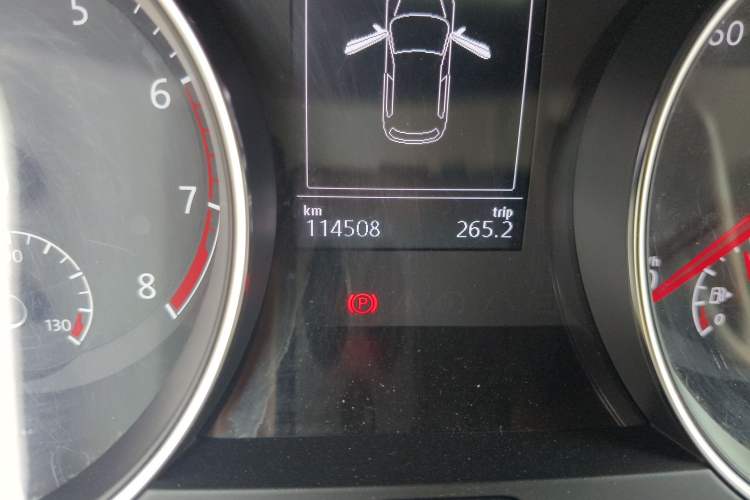 Used Volkswagen Golf 2015 1.4TSI Automatic Luxury Model Odometer Close Up