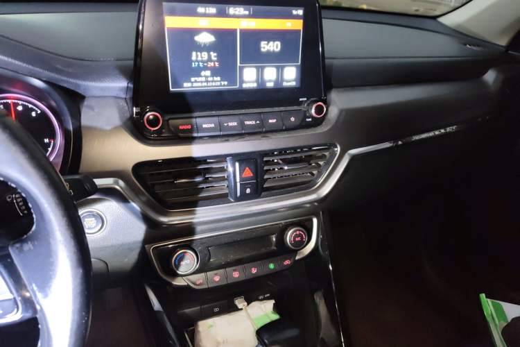 Used Kia Sportage R 2019 2.0L Automatic Smart Luxury Edition Audio And AC Panel