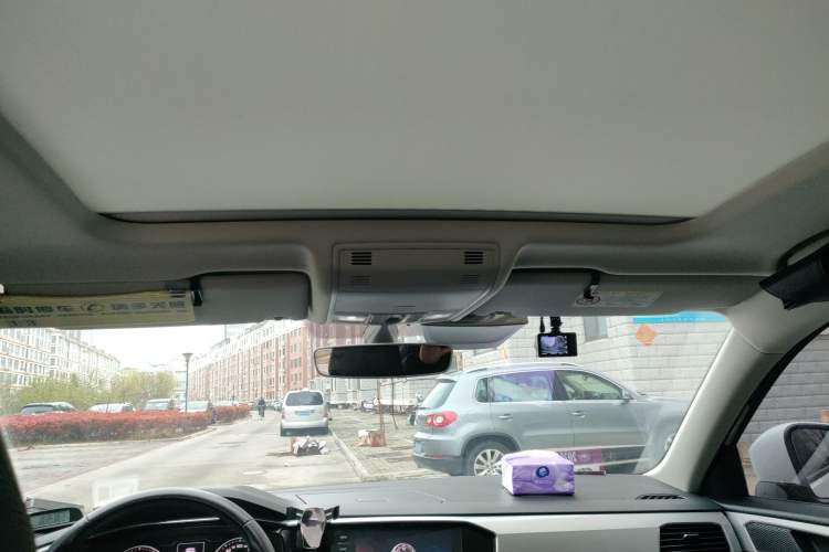 Used Volkswagen Tayron 2020 330TSI Two-Wheel Drive Luxury Smart Connectivity Version Headliner