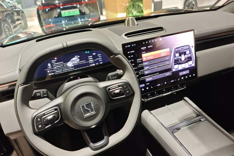 Used Zeekr 7X 2026 75kWh Rear-Drive MAX Edition Gear Lever