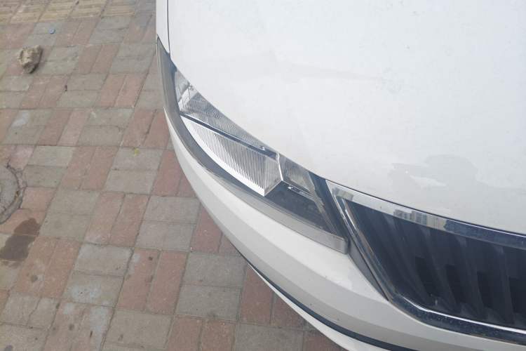 Used Skoda Rapid Spaceback 2014 1.6L Manual Enjoyment Edition Right Front Headlight