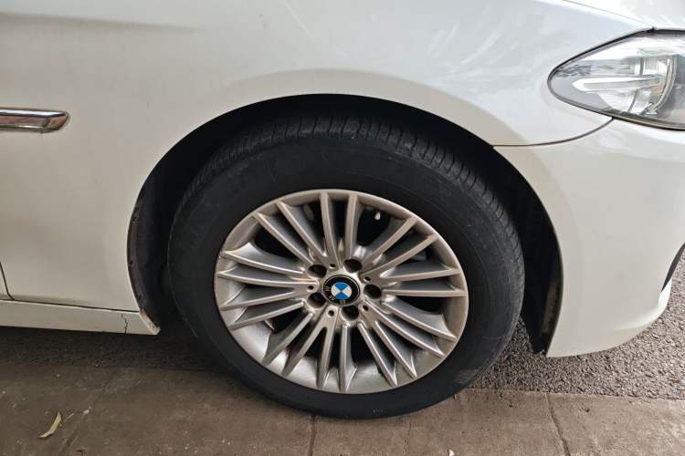 Used BMW 5 Series 2014 525Li Leading Model
