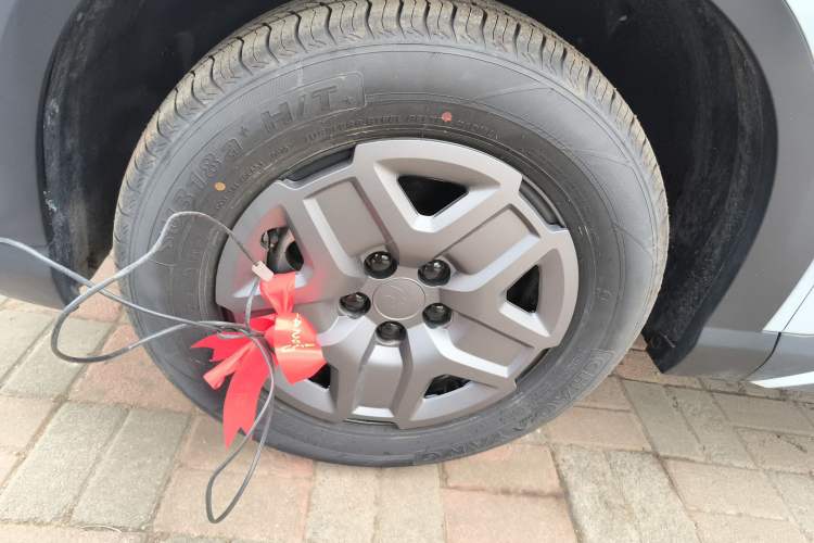 Used BYD Yuan UP 2025 Intelligent Driving Version 401 KM Dynamic Edition Left Front Wheel Hub