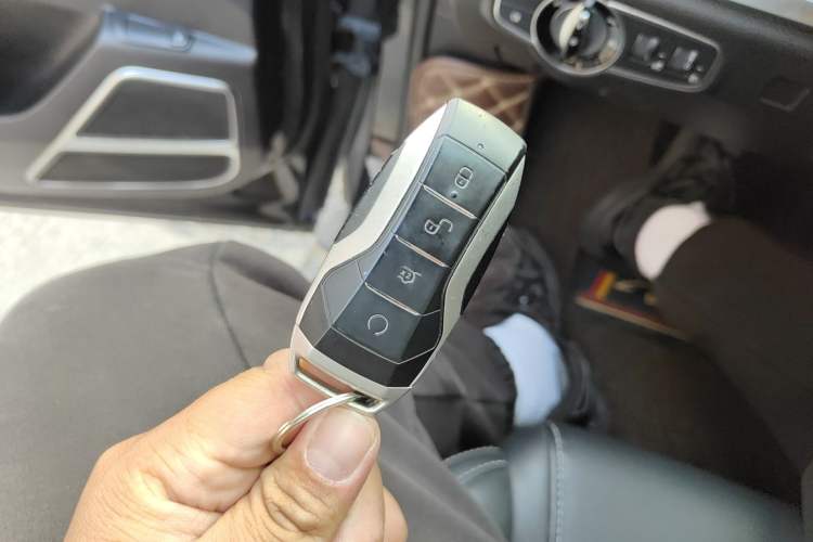 Used BYD Tang 2018 2.0T Automatic Smart Connect Prestige 7-Seater China V Standard Vehicle Key