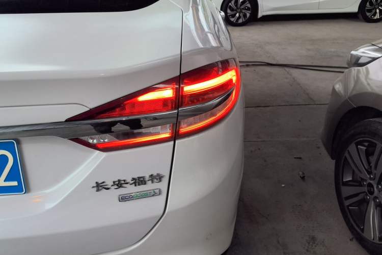 Used Ford Mondeo 2017 EcoBoost 180 Luxury Model Right Rear Taillight