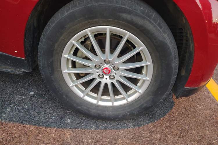 Used Jaguar F-PACE 2018 2.0T Two-Wheel Drive Urban Deluxe Edition