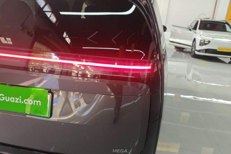 Used Li Auto MEGA 2024 Ultra Model Exterior 6