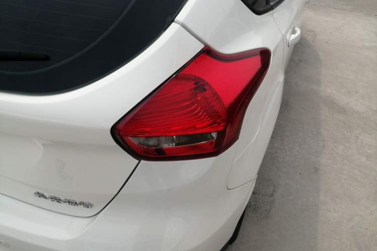 Used Ford Focus 2017 Hatchback 1.6L Automatic Fashion Edition Smart Drive Version Right Rear Taillight