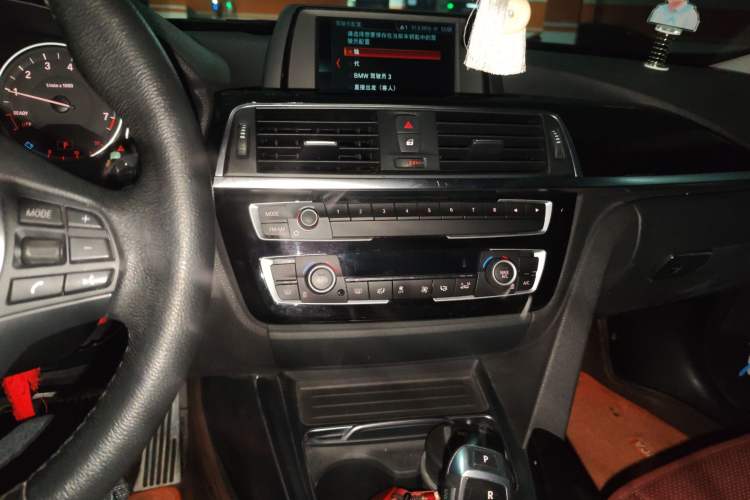 Used BMW 3 Series GT 2018 320i Sport Edition Audio And AC Panel