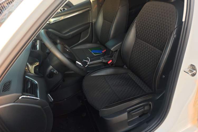 Used Skoda Octavia 2019 TSI280 DSG Luxury Edition Station Wagon China VI Standard Left Front Seat