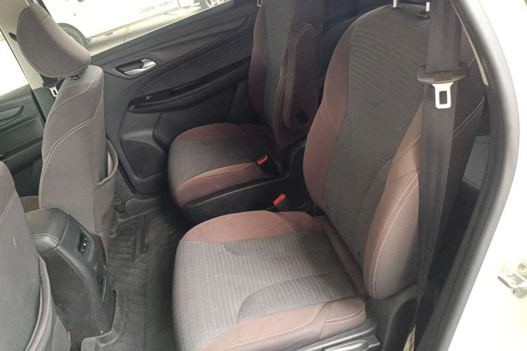 Used Baojun 730 2019 1.5L Manual Fashion Model 7-seater China VI Left Rear Seat