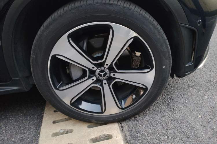 Used Mercedes-Benz GLC 2022 GLC 300 L 4MATIC Dynamic Edition Prestige Model Right Front Wheel Hub