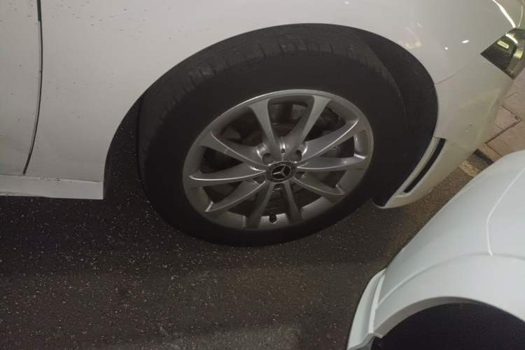 Used Mercedes-Benz A-Class 2022 Restyled A 200 L Sport Sedan Fashion Version Right Front Wheel Hub