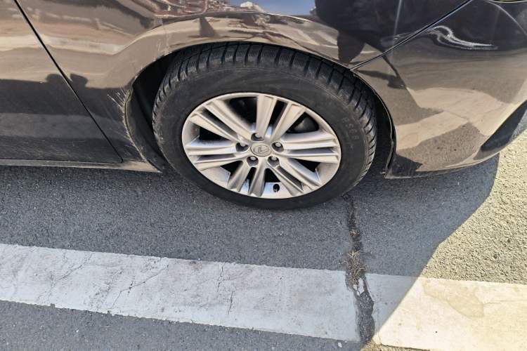 Used Lexus ES 2013 250 Elegant Edition Right Front Wheel Hub