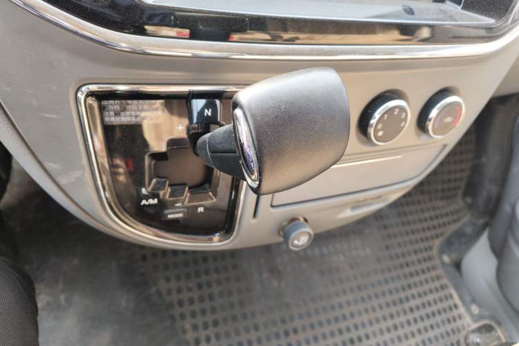 Used SAIC MAXUS Xintu V80 2019 2.0T Plus AMT Aoyuntong Short Wheelbase Ultra-Low Roof 5/6-Seater