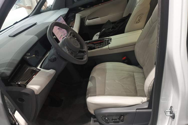 Used Zeekr 009 2024 7-Seater Aisle Version 108 kWh Left Front Seat