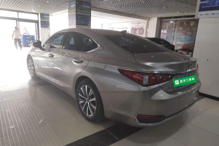 Used Lexus ES 2020 200 Excellence Edition Rear Left 45 Deg