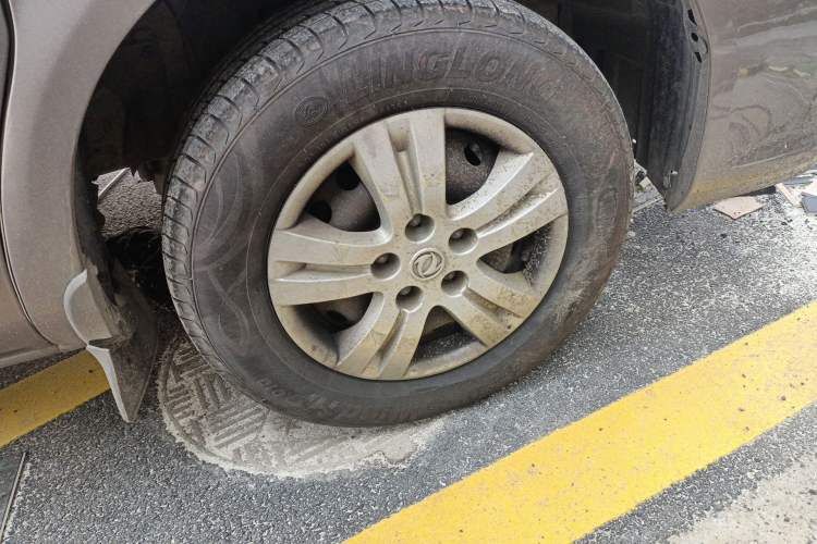 Used FORTHING Lingzhi 2017 M3L 1.6L 7-Seater Comfort Model Right Front Wheel Hub