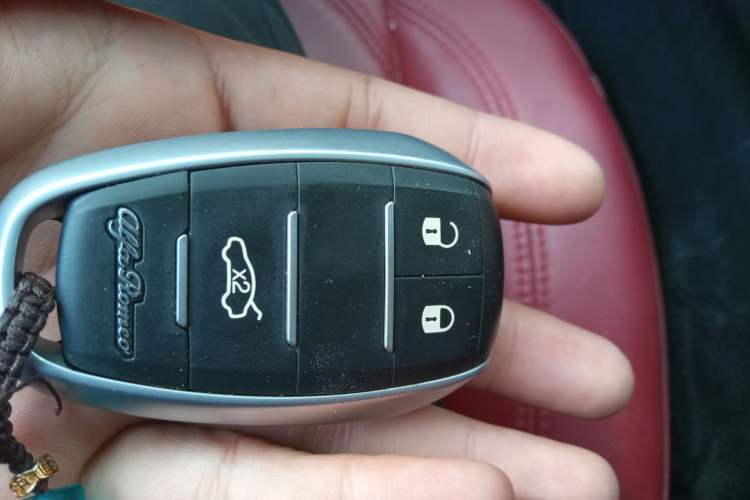 Used Alfa Romeo Giulia 2017 2.0T 200HP Luxury Edition
