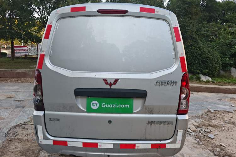 Used Wuling Rongguang 2021 1.5L Extended Basic Window-Sealed 5-Seat L3C Car
