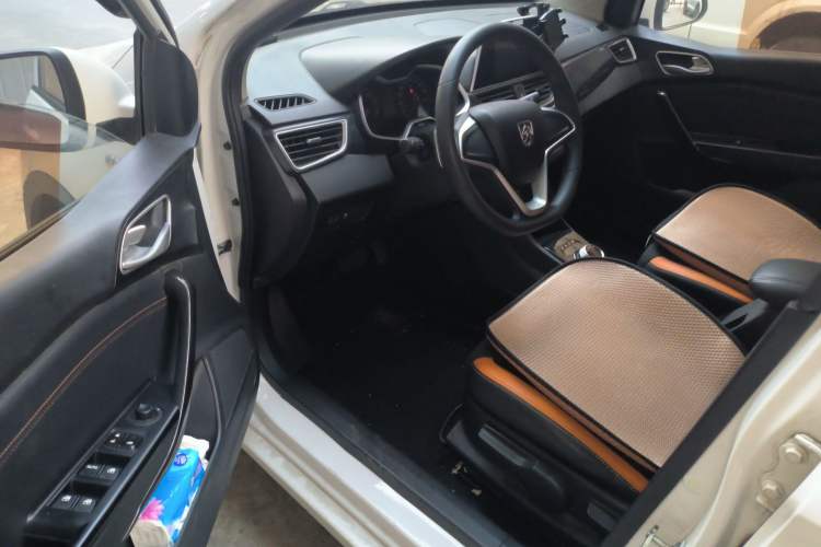 Used Baojun 310 2017 1.5L Automatic Fashion Model Driver Seat