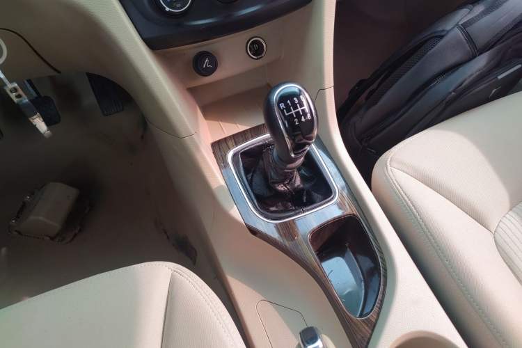 Used Wuling 730 2020 Commercial Vehicle 1.5L Manual Value Edition 7 Seats
