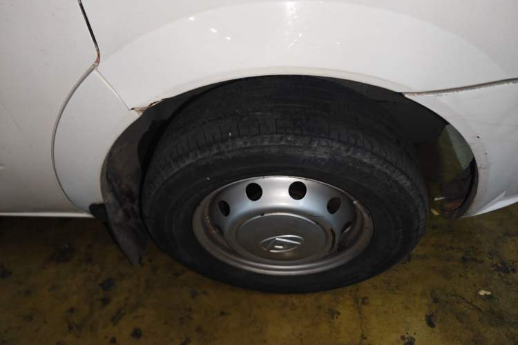 Used SAIC MAXUS Xintu V80  Right Front Wheel Hub