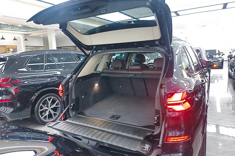 Used BMW X5 2023 xDrive 30Li Luxury M Sport Night Edition Package