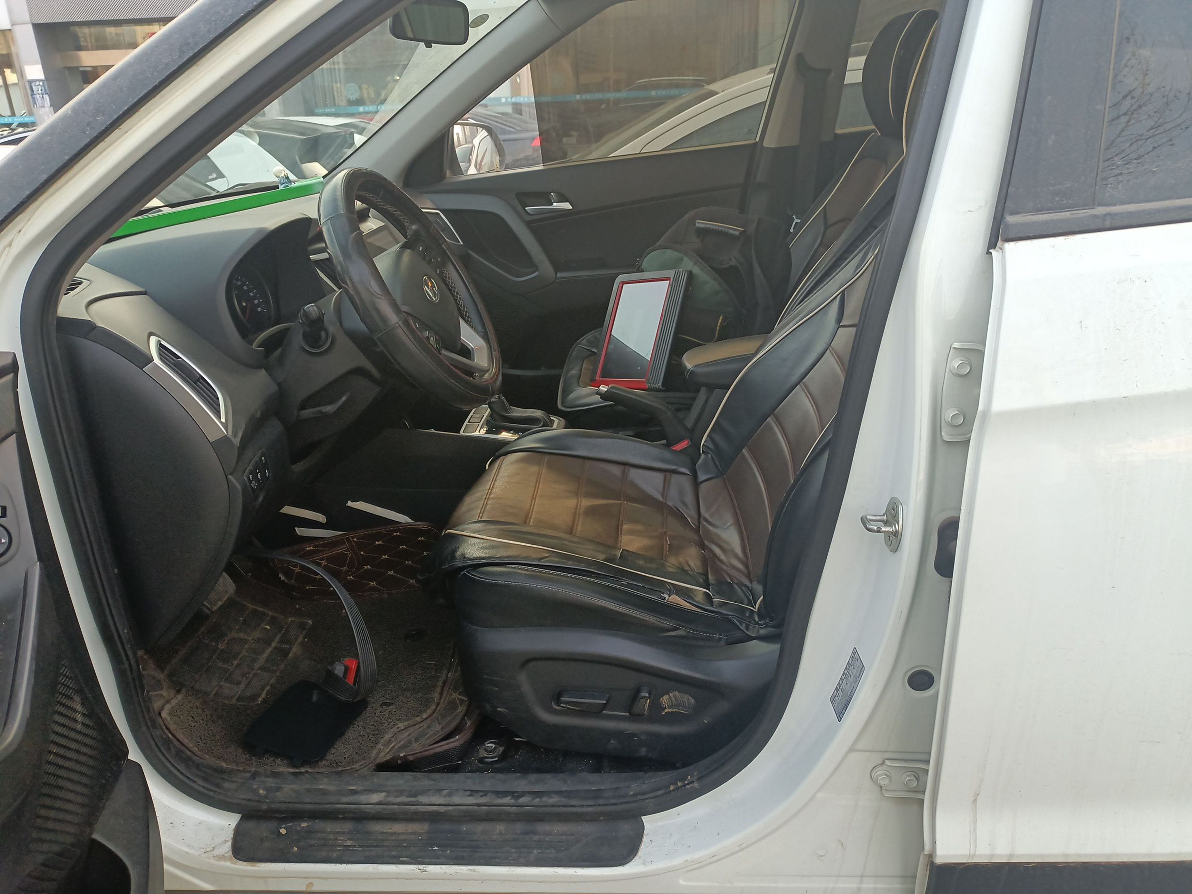 Переднее сиденье в автомобиле