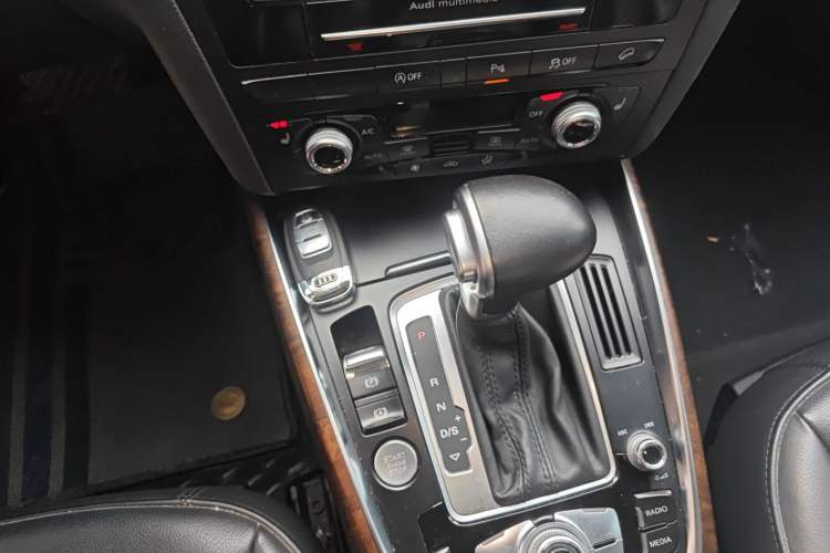 Used Audi Q5 2017 40 TFSI Comfort Model Gear Lever