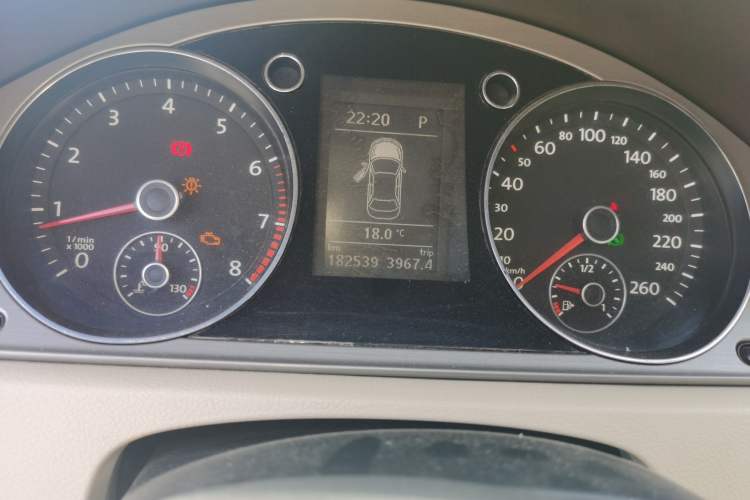 Used Volkswagen Magotan 2012 Revised Version 1.8TSI Leading Edition Odometer Close Up