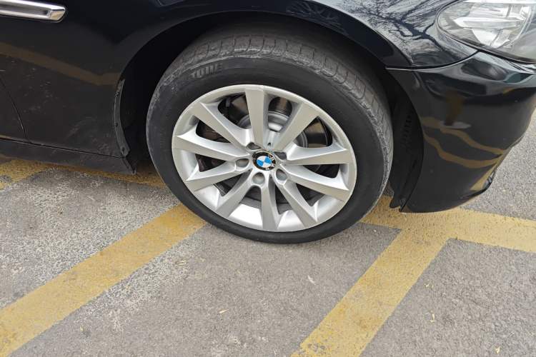 Used BMW 5 Series 2014 528Li Leading Model Right Front Wheel Hub