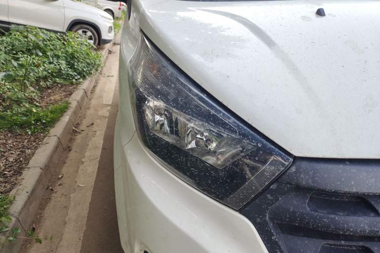 Used Jinbei Gold Hiace M Classic 2022 1.5L Travel Lion Passenger Van 6 Seats
