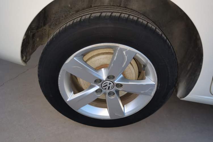 Used Volkswagen Santana 2015 1.6L Automatic Comfort Edition Right Rear Wheel Hub