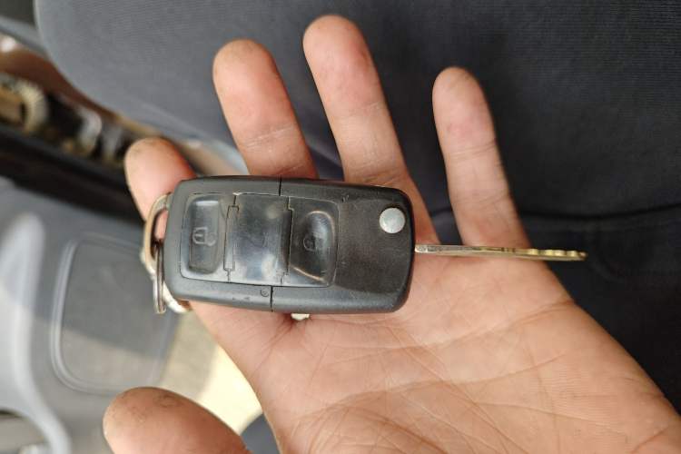 Used CHANGAN KAICHENG Oushang A600 2016 1.5L Manual Luxury 7-Seater Vehicle Key