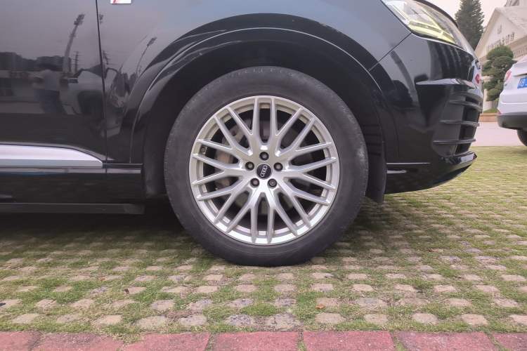 Used Audi Q7 2018 45 TFSI Technology Edition Right Front Wheel Hub