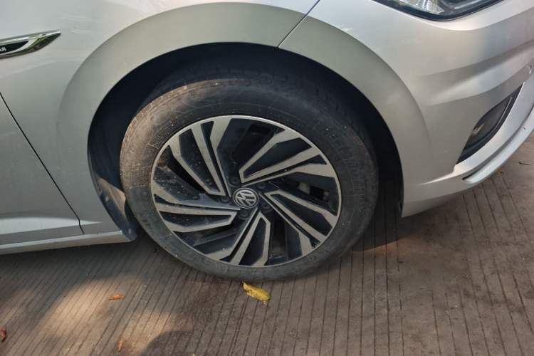 Used Volkswagen Sagitar 2021 280TSI DSG Excellence Edition Right Front Wheel Hub