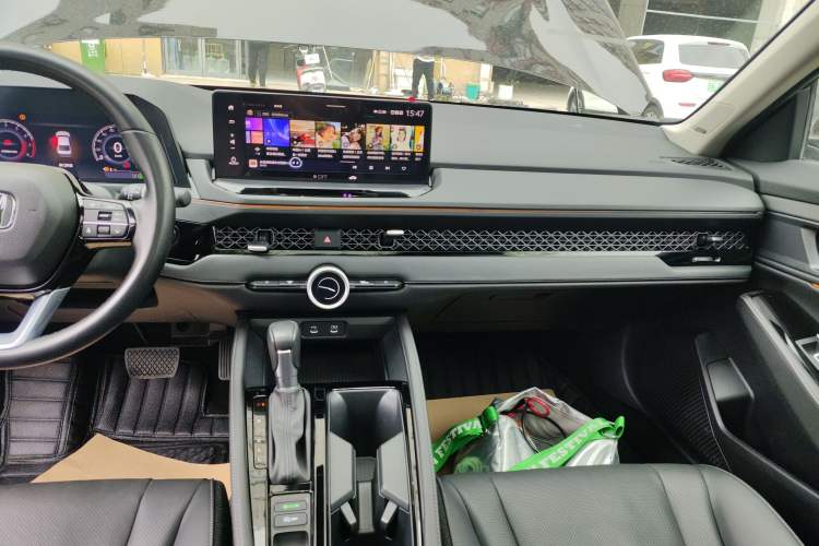 Used Honda Accord 2025 260TURBO Prestige Edition Audio And AC Panel