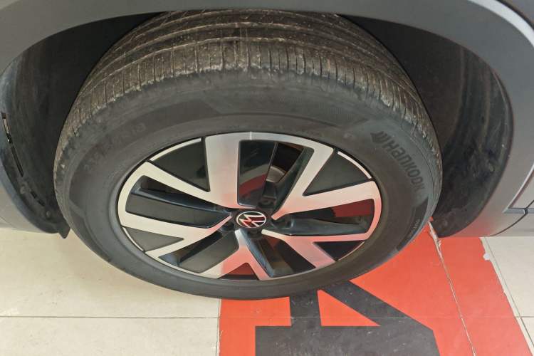 Used Volkswagen Tayron 2023 300TSI Two-Wheel-Drive Luxury Plus Advanced Edition Left Front Wheel Hub