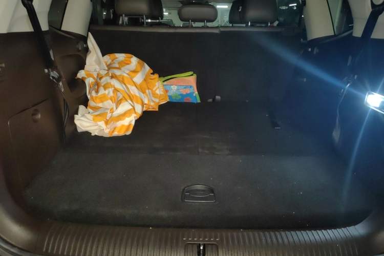 Used Roewe RX8 2019 30T Smart Connectivity Two-Wheel Drive Supreme Flagship Edition
