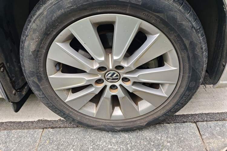 Used Volkswagen Lavida 2013 Restyled Classic 1.6L Automatic Comfort Edition Right Front Wheel Hub