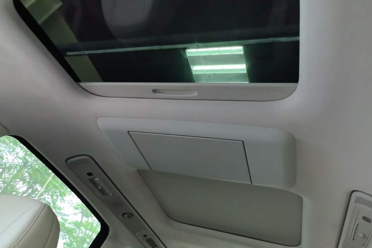 Used VOYAH Dream 2025 PHEV Four-Wheel-Drive Flagship Kunpeng Edition Headliner