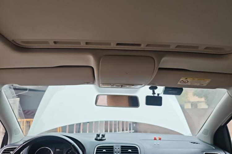 Used Volkswagen Polo 2016 1.6L Automatic Comfort Model
