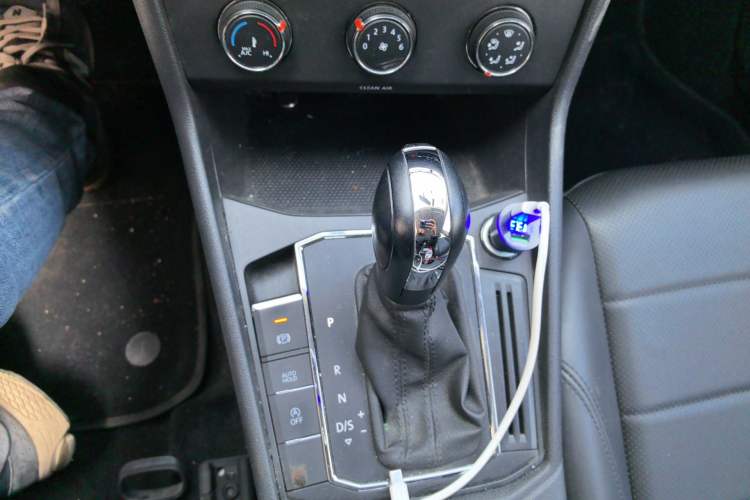 Used Volkswagen Lavida 2018 1.5L Automatic Comfort Edition China V Standard Gear Lever