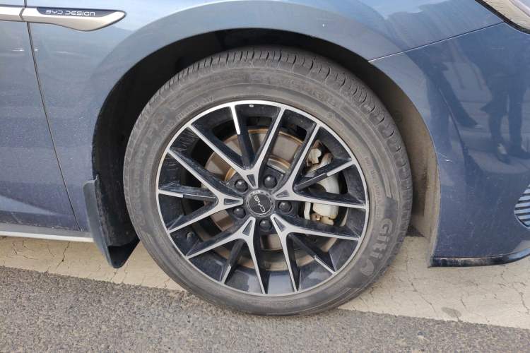 Used BYD Seal 2023 DM-i 1.5T 121km Prestige Model Right Front Wheel Hub