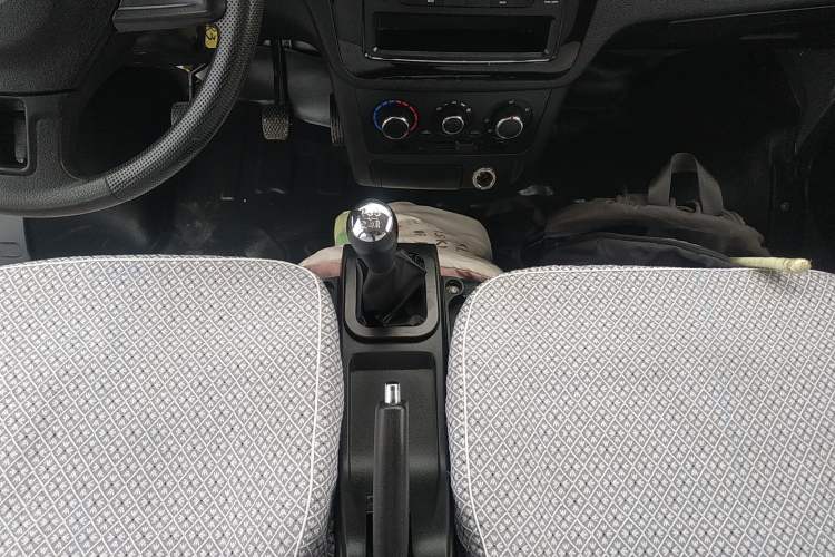 Used Dongfeng Xiaokang D52 2019 1.5L Revised Base Version with Dual Rear Wheels National Emission Standard VI DK15
