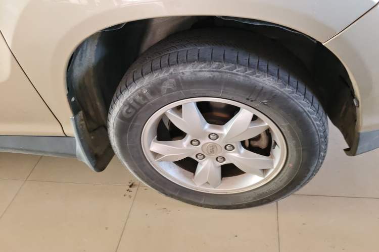 Used BYD S6 2014 2.0L Manual Luxury 5-Seater Right Front Wheel Hub