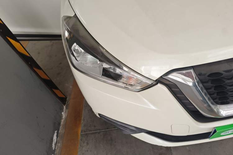 Used Nissan Kicks 2018 1.5L CVT Smart Connect Luxury Edition Right Front Headlight