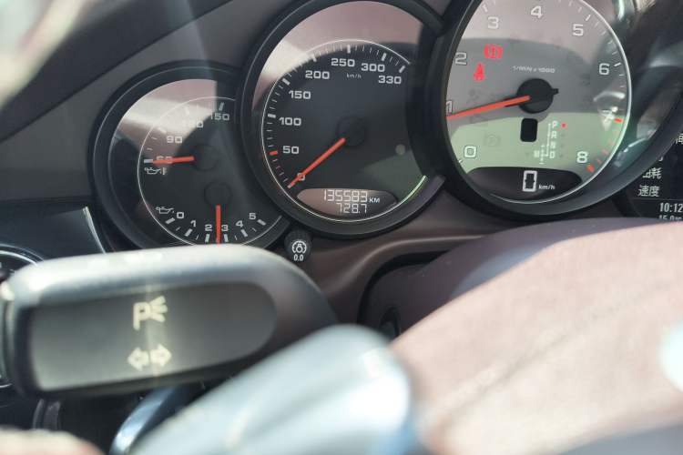 Used Porsche Panamera 2014 Panamera 4S Executive 3.0T Odometer Close Up