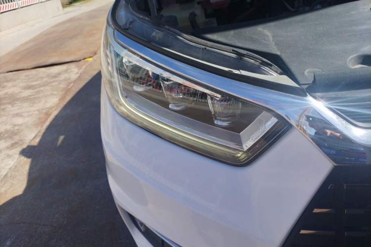 Used BYD Yuan New Energy 2019 EV535 Smart Connect Trendsetting Model
